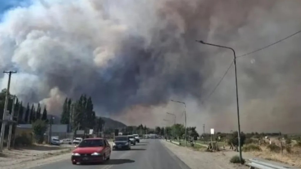 Incendios en El Bolsón: la lluvia ayudó a contener las llamas en algunas zonas