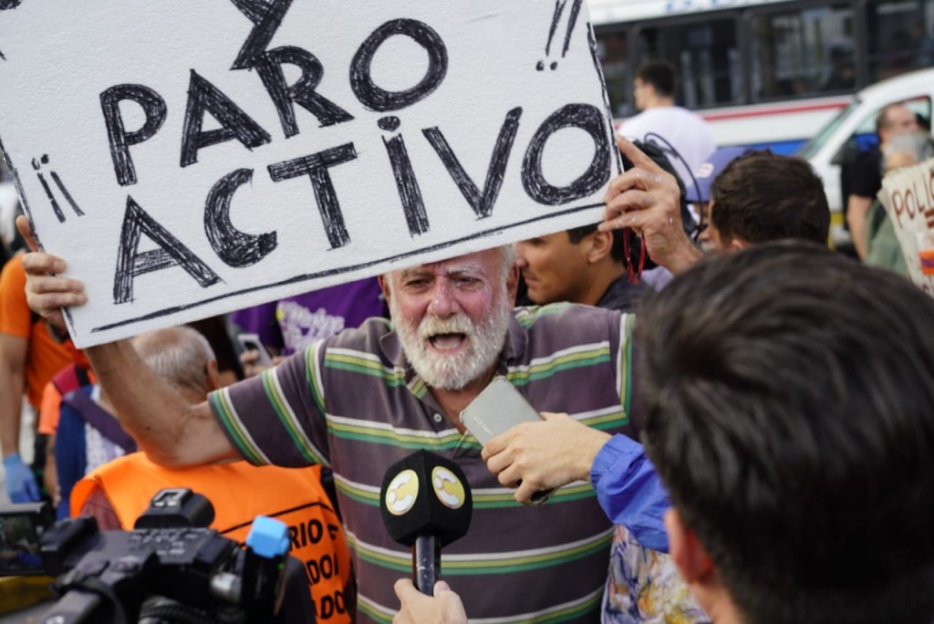 Nueva marcha de jubilados en el Congreso terminó con represión, heridos y detenidos