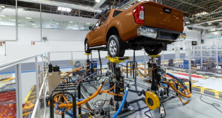 Crisis en la industria automotriz: Nissan paraliza su producción en Córdoba y crecen los rumores de su salida del país