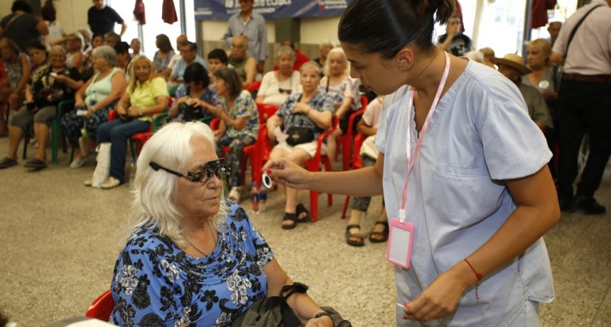 Más de 400 adultos mayores recibieron atención oftalmológica gratuita en La Matanza