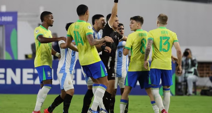Argentina dejó escapar el triunfo ante Brasil y el Sudamericano Sub 20 se definirá en la última fecha
