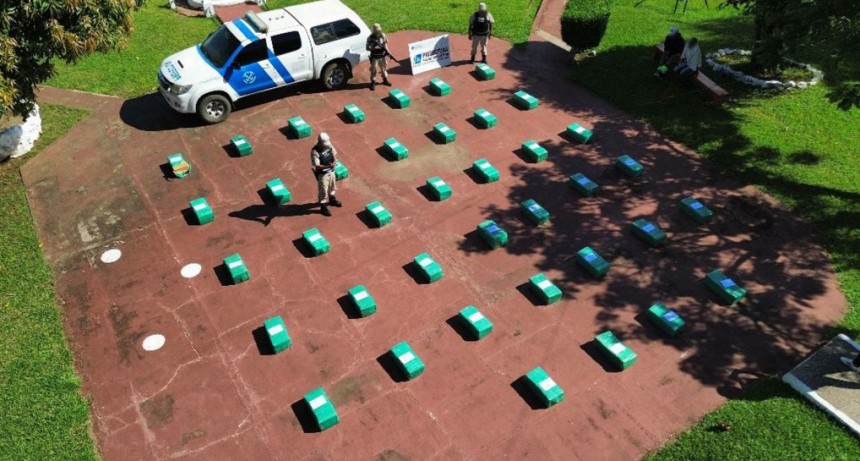 Prefectura incautó casi una tonelada de marihuana en Corrientes: más de $2.600 millones en droga