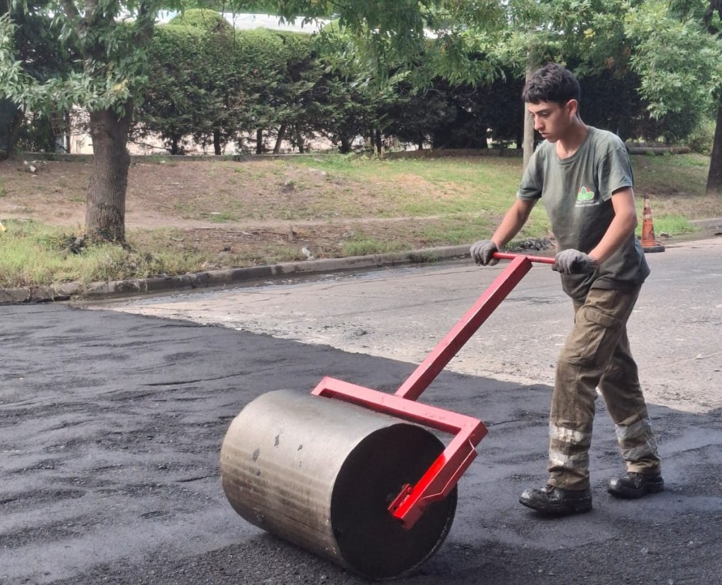 Avanzan las obras viales en Monte Grande con nuevos trabajos de bacheo