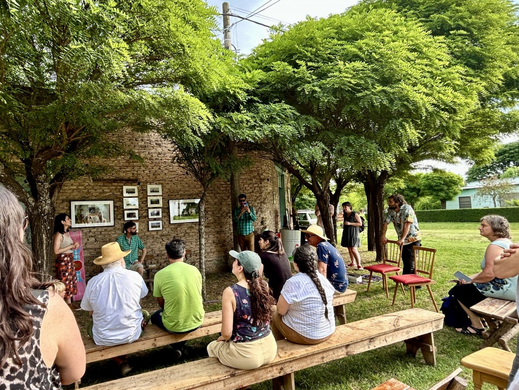 Farol transforma Cazón en un punto cultural: Festival de Artes y Oficios del Libro en un pueblo rural