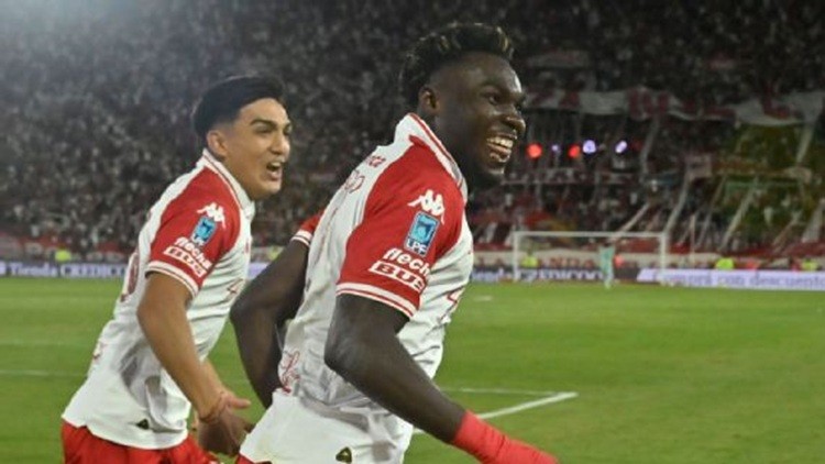 Huracán se quedó con el clásico ante San Lorenzo y desató la fiesta en Parque Patricios