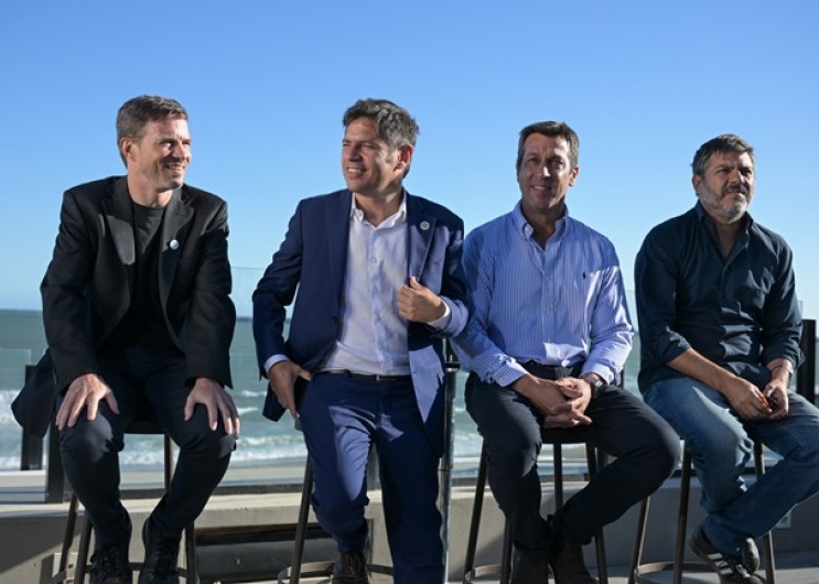 Kicillof cuestionó la caída del turismo y anunció una nueva estación transformadora en Quequén