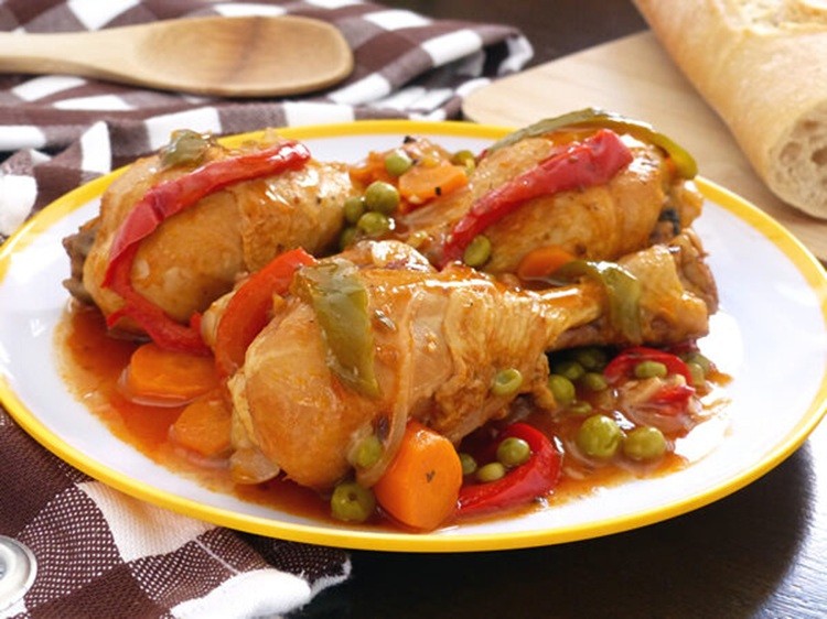 Pollo a la portuguesa: el clásico de olla lleno de color y sabor