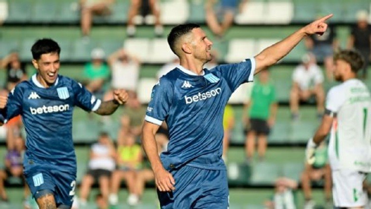 Racing golpeó en los momentos justos y se llevó un triunfo clave ante Banfield