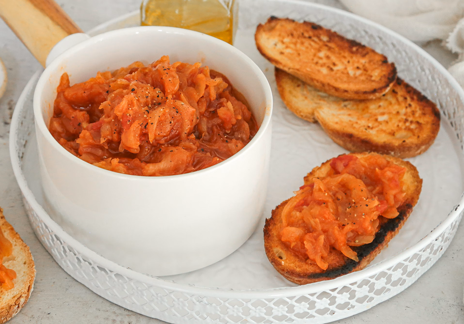 Friggione: la salsa boloñesa de cebolla que se cocina por horas y vale cada minuto