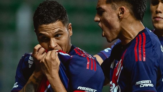 River sufrió más de la cuenta y un penal salvador de Juanfer Quintero lo metió en 16avos