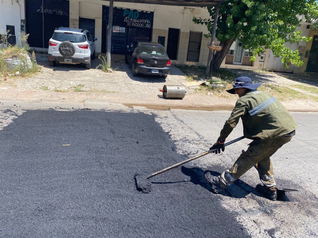 Avanzan las obras en Monte Grande: bacheo en 700 metros clave de la avenida Vernet