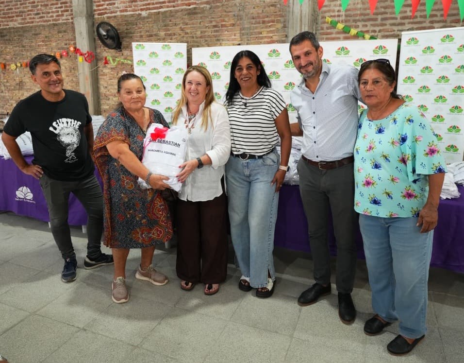 Más de 2.400 guardapolvos ya se entregan en Esteban Echeverría para el inicio de clases 2026