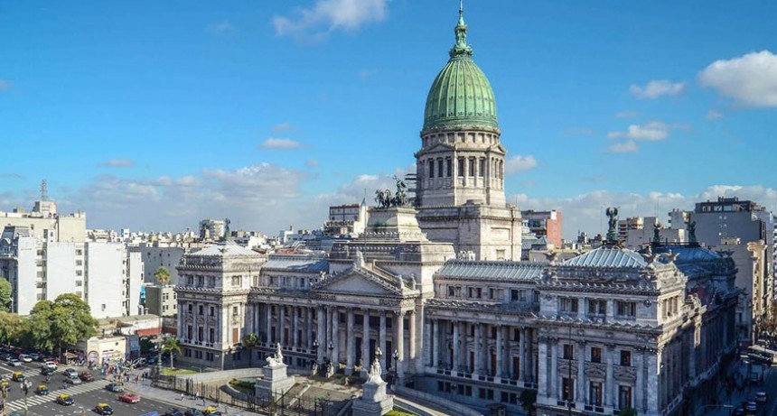 Extraordinarias bajo tensión: el Gobierno acelera la reforma laboral y suma una agenda punitivista