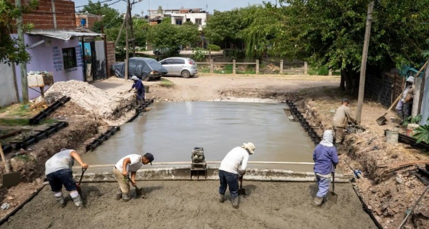 Más asfalto y mejor conectividad: avanzan las obras de pavimento en barrios de Quilmes Oeste