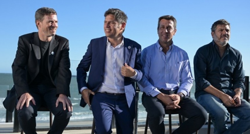 Kicillof cuestionó la caída del turismo y anunció una nueva estación transformadora en Quequén