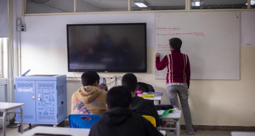 La Ciudad endurece el régimen de faltas en secundaria: menos inasistencias para frenar el abandono escolar