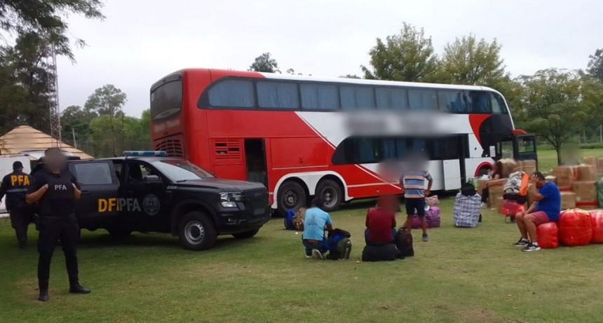 Cayó cargamento millonario en la Ruta 34: secuestran 14 kilos de cocaína ocultos en un micro