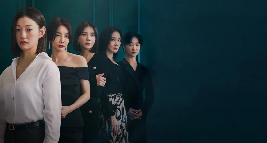 Madres felices y fatales: lujo, rivalidad y un cadáver que lo cambia todo