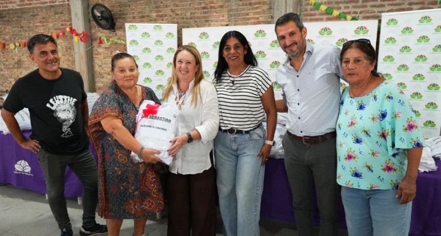 Más de 2.400 guardapolvos ya se entregan en Esteban Echeverría para el inicio de clases 2026