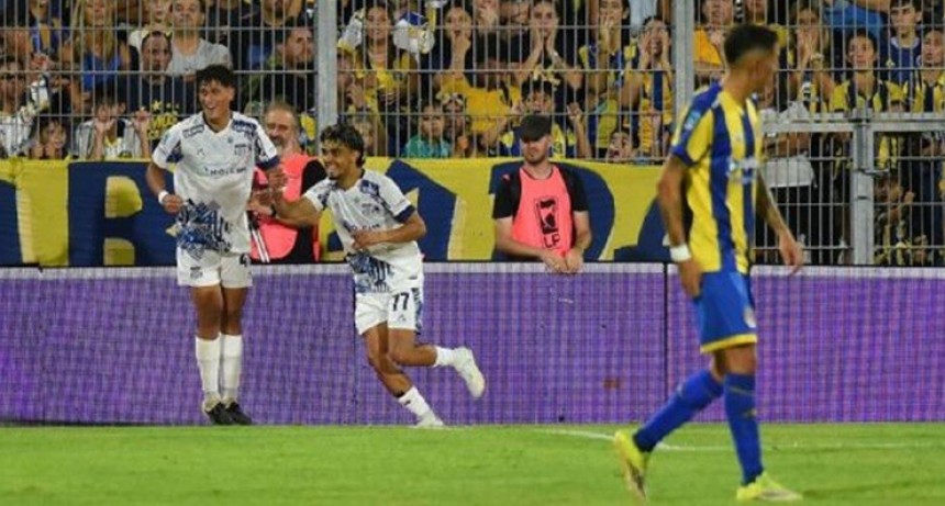 Batacazo en el Gigante: Talleres silenció a Rosario Central y se llevó tres puntos de oro