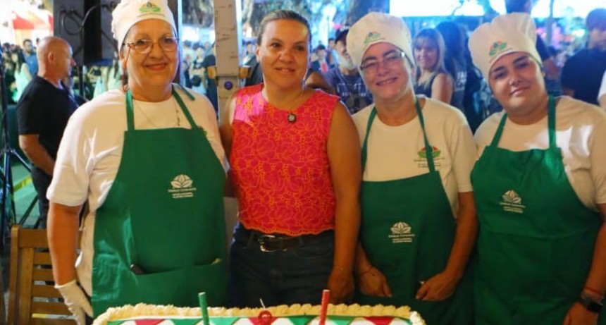 Paseo Dorrego celebró su 8° aniversario con gastronomía, música y una multitud en la calle