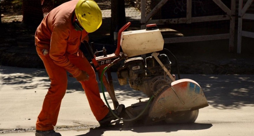 Lucas Ghi supervisó el avance de obras de bacheo en Villa Sarmiento