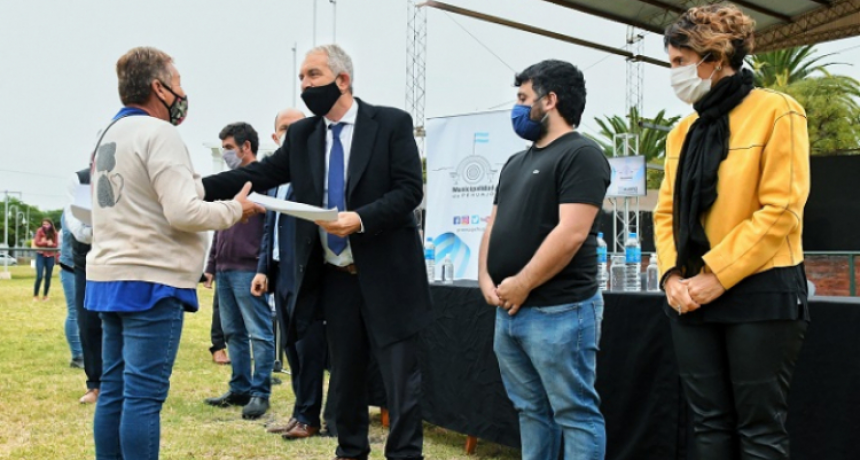 La Provincia de Buenos Aires entregó 1.740 títulos de propiedad en 17 municipios
