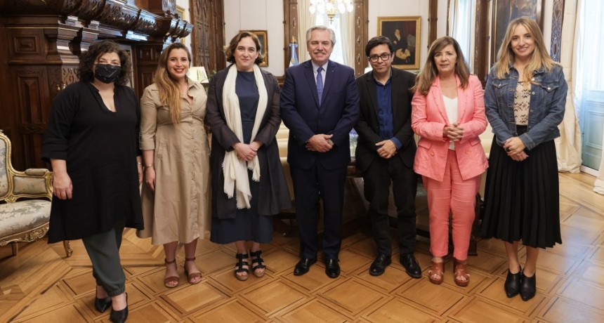 El presidente recibió a la alcaldesa de Barcelona, Ada Colau