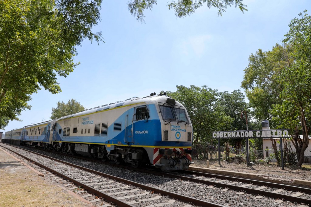Después de 30 años volvió a parar el tren en Gobernador Castro