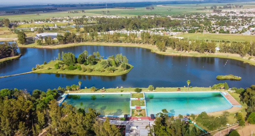 Dos lugares colmados de historia, arte y lagunas en la Provincia de Buenos Aires