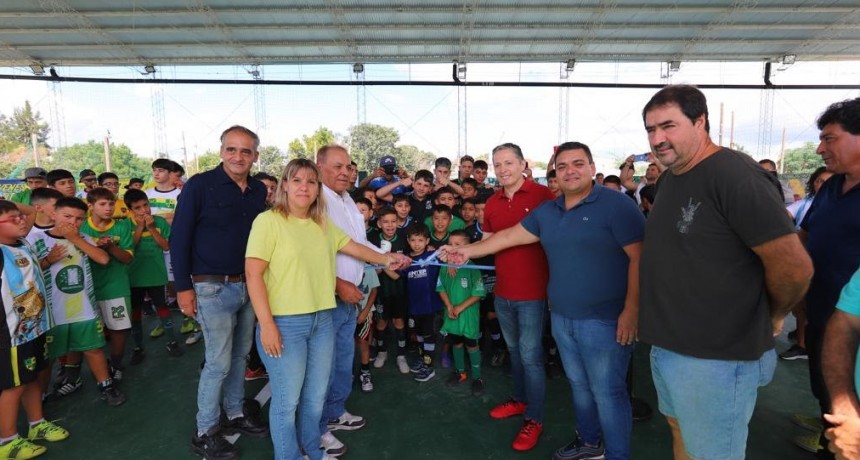Fernando Gray inauguró los techos parabólicos de los clubes Las Colinas y Estrella del Sur