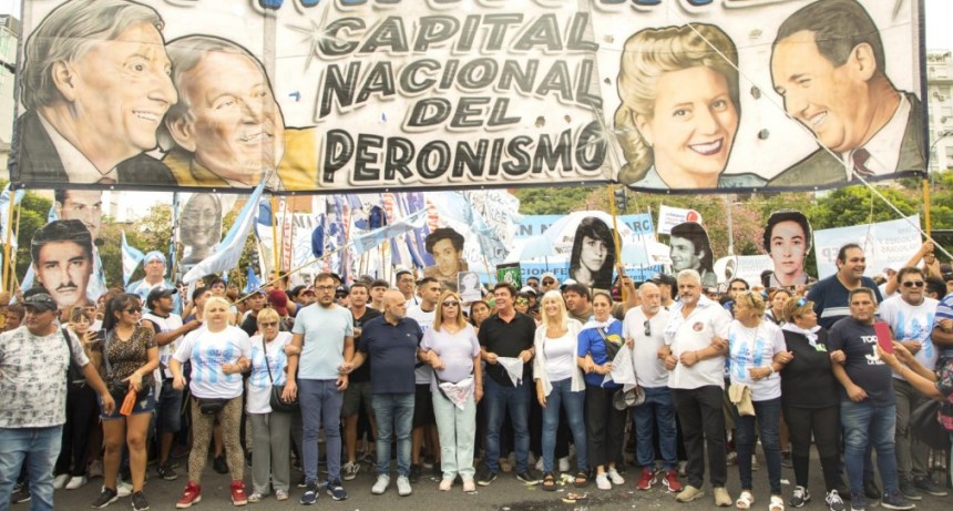 Fernando Espinoza: “Antes eran golpes militares, ahora tenemos un partido judicial que proscribe a nuestra querida vicepresidenta Cristina”