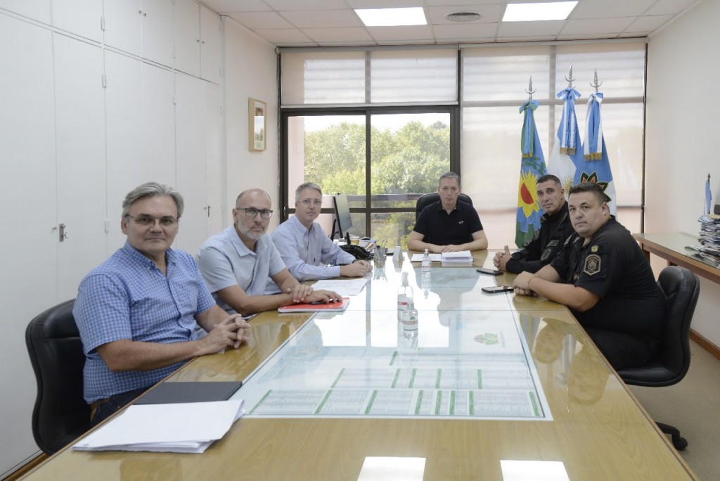 Fernando Gray se reúne con autoridades de la Policía Bonaerense para implementar una nueva fuerza de seguridad en el distrito