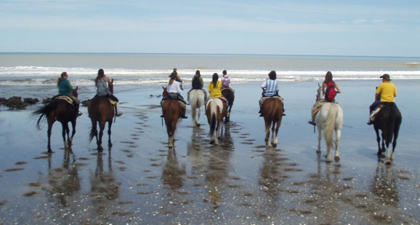 Explora la belleza natural en la Provincia de Buenos Aires: Atardeceres a caballo en playas y senderos impresionantes