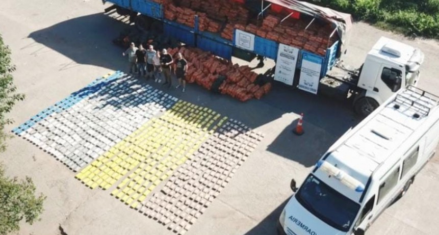 Gendarmeria secuestró un cargamento récord de 861 kilos de cocaína ocultos en calabazas