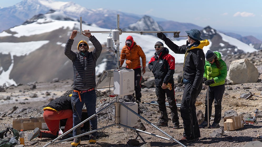 Instalan una red de estaciones meteorológicas en sectores estratégicos del cerro Aconcagua