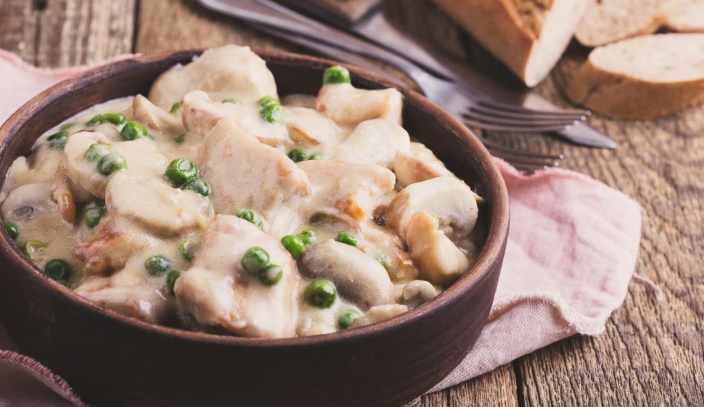 Pollo a la crema de champiñones: un plato cremoso y sabroso