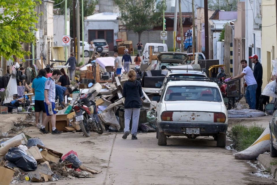 Inundaciones en Bahía Blanca: ascienden a 16 los muertos y hay casi 1500 evacuados