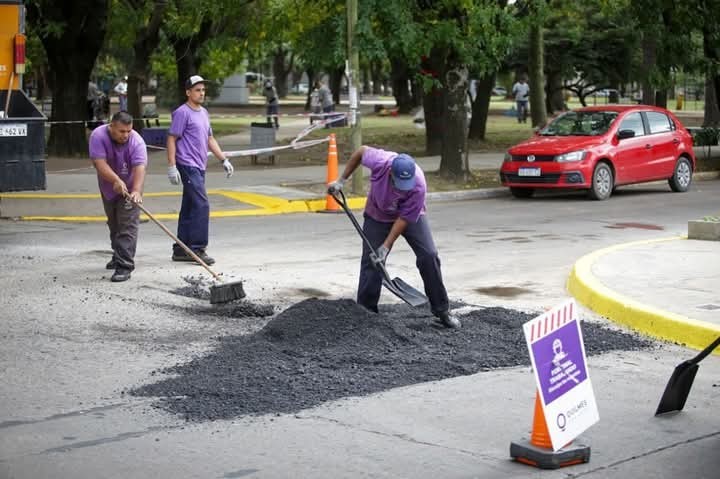 Quilmes: Mayra Mendoza anunció la renovación de la plaza Belén y supervisó un operativo de limpieza en Bernal Oeste