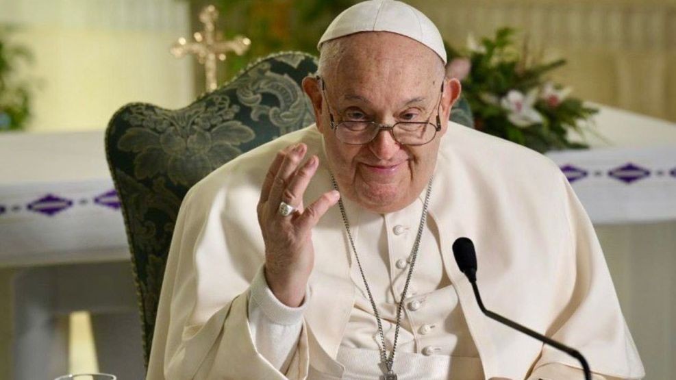 El Papa Francisco continúa mejorando y mantiene su tratamiento en el Hospital Gemelli