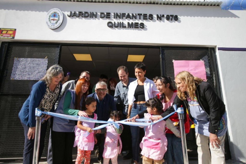 Mayra Mendoza inauguró el Jardín de Infantes Nº 976 en el barrio IAPI de Bernal Oeste