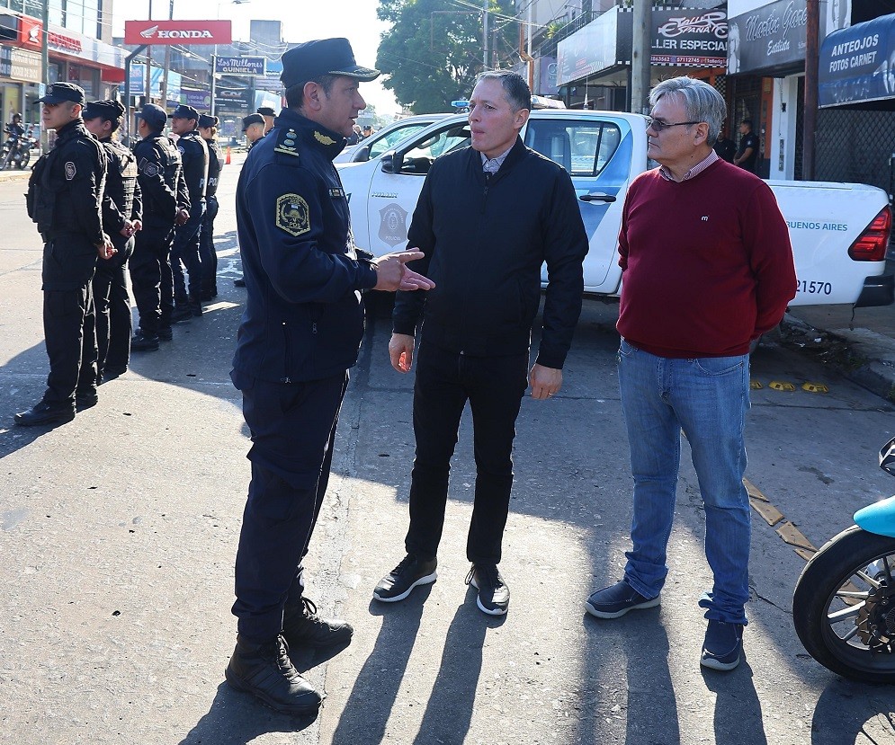 Amplio operativo de seguridad en Luis Guillón con la presencia del intendente Fernando Gray