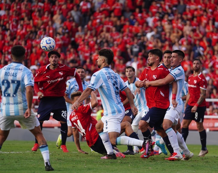 Independiente y Racing igualaron en un clásico intenso y repleto de emociones