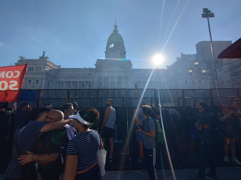 Una plaza sin Azules, una plaza en Paz