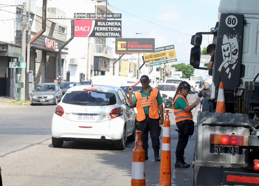 Esteban Echeverr&iacute;a avanza en obras de limpieza del arroyo Santa Catalina para prevenir inundaciones