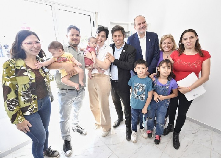 Kicillof entreg&oacute; 101 viviendas en Bah&iacute;a Blanca y reaviv&oacute; la tensi&oacute;n con la Naci&oacute;n por la obra p&uacute;blica