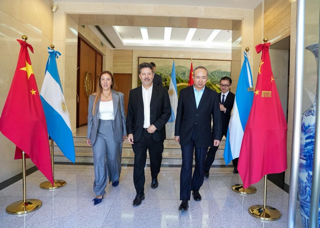 Merlo profundiza lazos con China: Men&eacute;ndez se reuni&oacute; con el embajador Wang Wei y apuntan a m&aacute;s inversiones