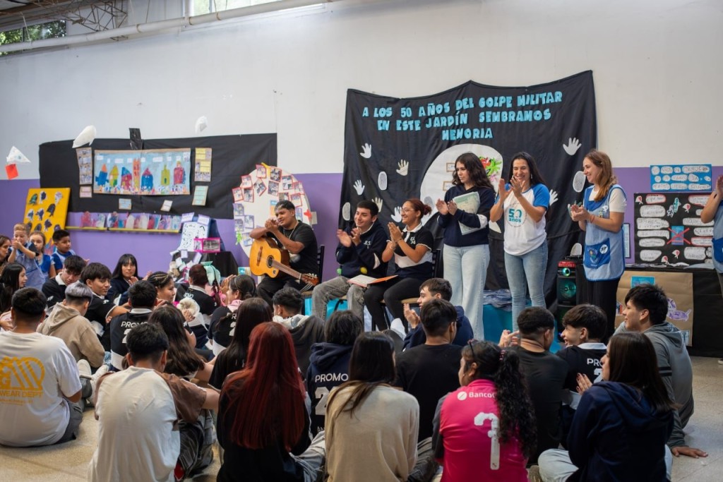 &ldquo;Sembrar memoria desde la escuela&rdquo;: emotiva jornada en Bernal Oeste por los 50 a&ntilde;os del golpe