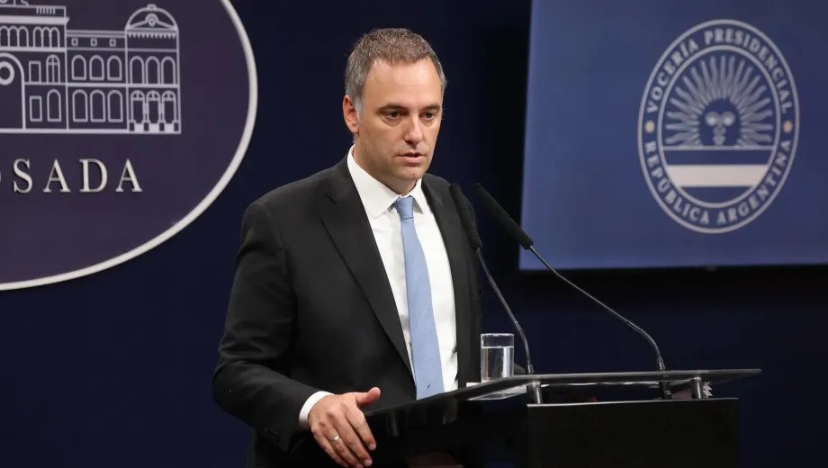 Esc&aacute;ndalo y tensi&oacute;n pol&iacute;tica: el PRO, la UCR y la CC apuntaron contra Adorni por su conferencia