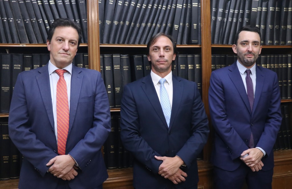 &iquest;Qui&eacute;nes son los tres abogados argentinos detr&aacute;s de la victoria en el juicio por YPF?